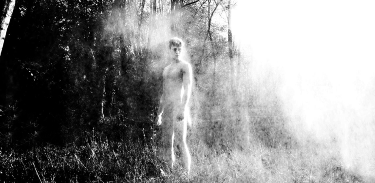 Bahçedeki hayaletler mi? Hayır, bu sadece sanat…