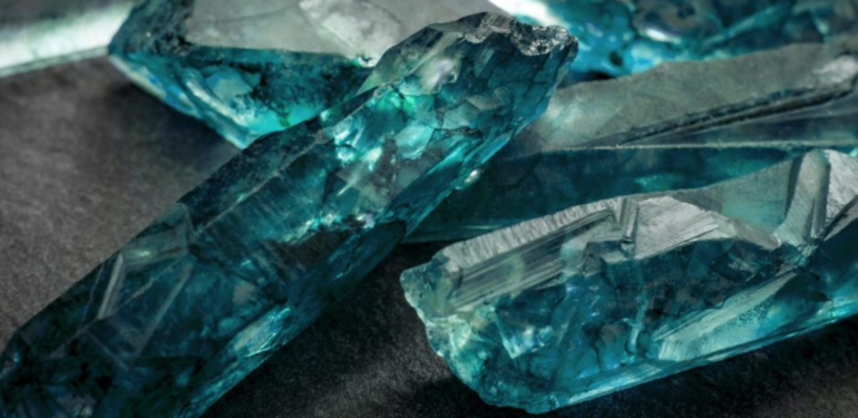 Akuamarin Taşının Özellikleri ve Faydaları