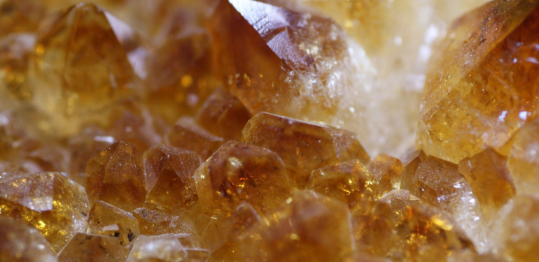 Sitrin Taşının Özellikleri ve Faydaları